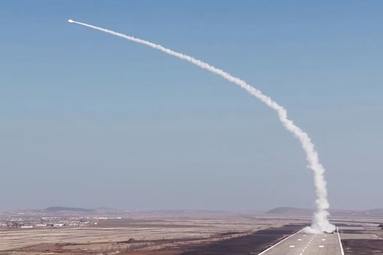 Triều Tiên thử nghiệm thành công hệ thống tên lửa phòng không mới nhất