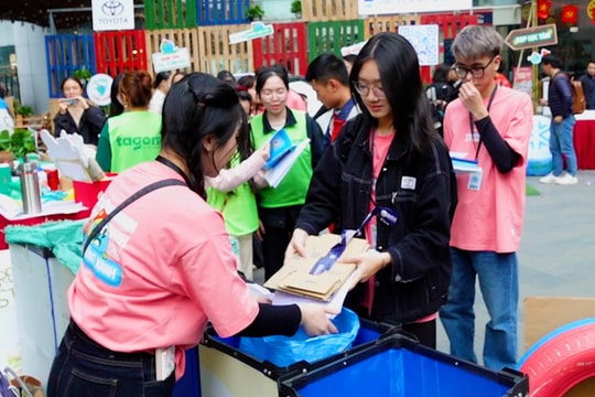 Sôi nổi lễ hội “Tắt đèn bật ý tưởng” 2025 hướng đến “sống xanh”