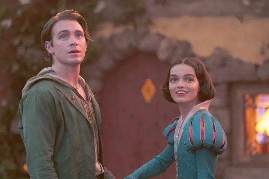 Vừa ra rạp, nhan sắc nàng Bạch Tuyết của nhà Disney đã gây tranh cãi gay gắt