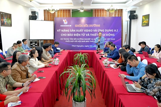 Hơn 50 hội viên được bồi dưỡng kỹ năng sản xuất video và ứng dụng AI cho báo điện tử trên thiết bị di động