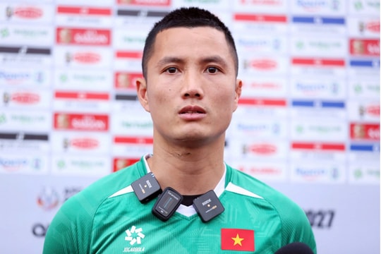 Thủ môn Đình Triệu nhận sai lầm, đội tuyển Việt Nam tập trung cho trận gặp Lào