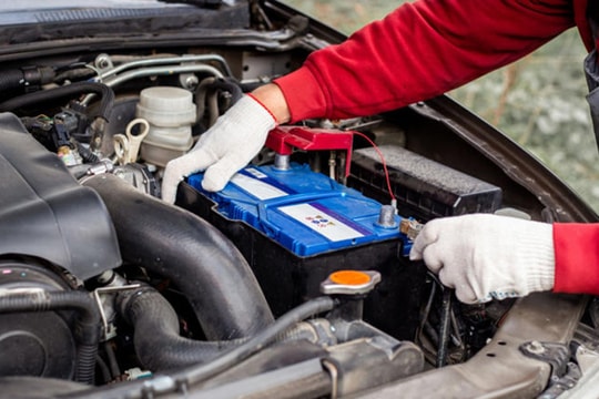 Tránh sai lầm phổ biến với ắc quy xe để xe bạn chạy mượt mà