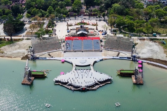 Lộ diện sân khấu nổi trên sông Hương cho đêm khai mạc Năm du lịch Quốc gia - Huế 2025