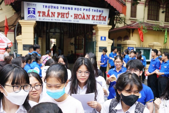 Lịch thi tốt nghiệp THPT 2025 giữa hai chương trình phổ thông khác nhau thế nào?