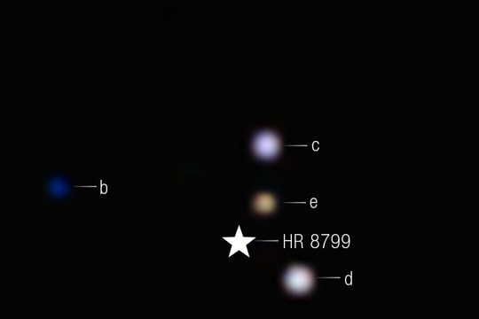 Kính viễn vọng James Webb chụp cận cảnh các hành tinh trong hệ sao trẻ