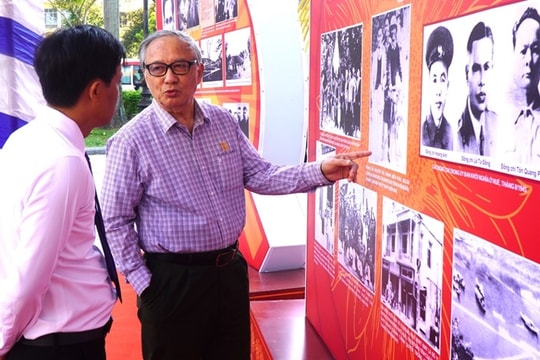 Trưng bày về những cột mốc quan trọng của thành phố Huế