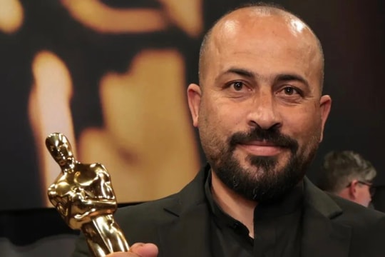 Đạo diễn người Palestine từng đoạt giải Oscar bị người Israel tấn công ở Bờ Tây