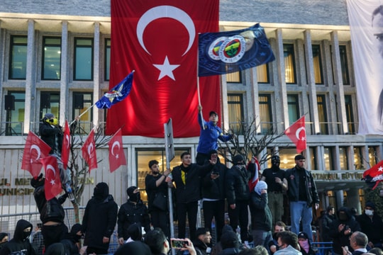 Tổng thống Thổ Nhĩ Kỳ chỉ trích các cuộc biểu tình ở Istanbul là 'phong trào bạo lực'