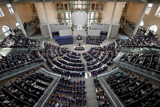 Hạ viện Đức nhiệm kỳ mới lần đầu nhóm họp với sự hiện diện đông đảo của phe cực hữu