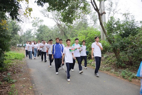 Hơn 1.000 thanh niên tham gia hoạt động "Đi bộ vì Con người và Hành tinh"