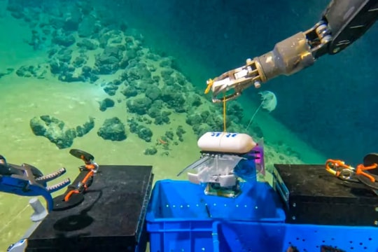 Trung Quốc phát triển robot lần đầu chạm đến điểm sâu nhất Trái đất