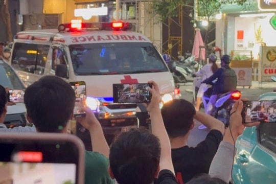 Xe cứu thương chở diễn viên đến ra mắt phim ở TP HCM 'hoạt động không phép'