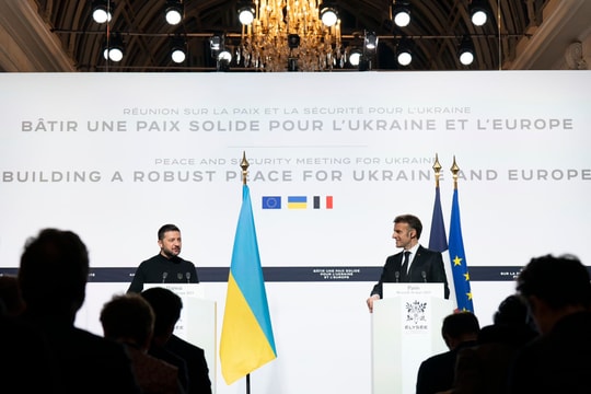 Tổng thống Pháp tuyên bố viện trợ 2 tỷ euro cho Ukraine, phát biểu cứng rắn về Nga