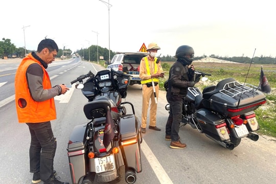 Quảng Bình: Xử lý nhóm thanh niên vi phạm giao thông khi lái xe phân khối lớn