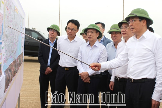 Bộ trưởng, Chủ nhiệm Văn phòng Chính phủ Trần Văn Sơn làm việc với tỉnh Nam Định