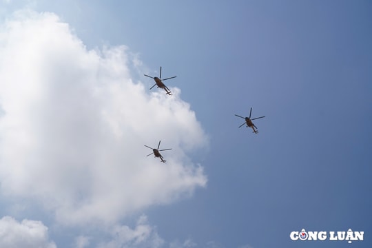 Màn trình diễn ấn tượng của dàn tiêm kích trên bầu trời TP HCM