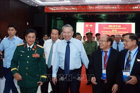 Tổng Bí thư Tô Lâm gặp mặt cán bộ lão thành cách mạng, người có công, gia đình chính sách tiêu biểu