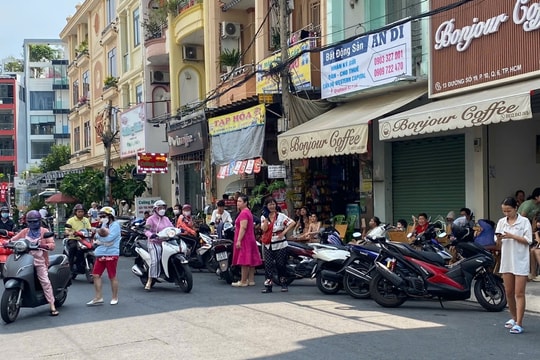 Người dân TP HCM hoảng loạn tháo chạy vì dư chấn trận động đất ở Myanmar