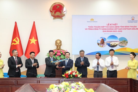 Vietnam Airlines và Bình Thuận ký kết thỏa thuận hợp tác toàn diện