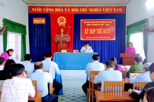 Hội đồng nhân dân xã, phường có quyền đình chỉ thi hành, bãi bỏ văn bản trái luật của UBND cùng cấp