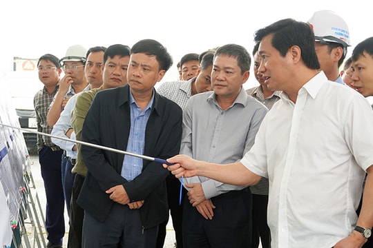 Quyết tâm về đích đúng hạn: Dự án cao tốc Vũng Áng - Bùng tăng tốc thi công