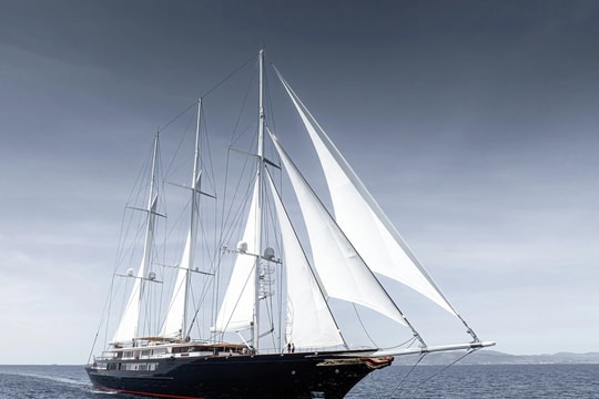 Cận cảnh siêu du thuyền 500 triệu USD, nơi sẽ tổ chức đám cưới của tỷ phú Jeff Bezos