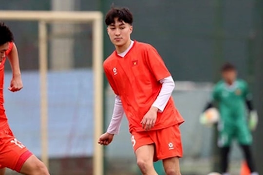 Thomas Mai Veeren ghi bàn từ giữa sân tại Hà Lan