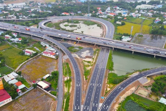 Phát triển hạ tầng, khắc phục kẹt xe tại các địa phương vùng Đông Nam Bộ