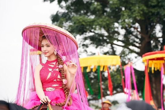 Hòa Minzy bức xúc khi Bắc Bling bị đem ra so sánh