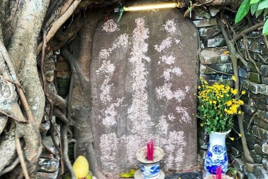 Điều tra vụ phá hoại bia cổ trấn yểm gần chùa Cầu Hội An