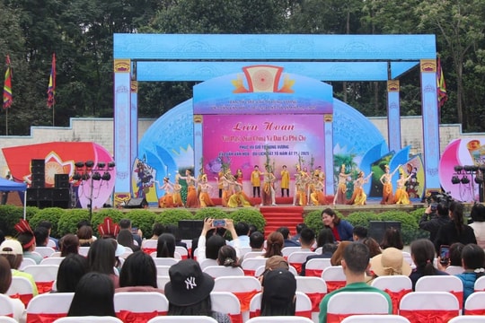Gần 500 nghệ nhân, diễn viên tham gia Liên hoan Văn nghệ quần chúng và Dân ca Phú Thọ