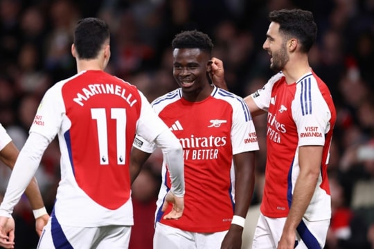 Thắng kịch tính Fulham, Arsenal rút ngắn khoảng cách với Liverpool