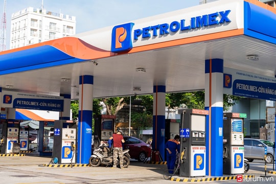Giá xăng tiếp tục tăng lần thứ 3 liên tiếp, thêm gần 500 đồng mỗi lít