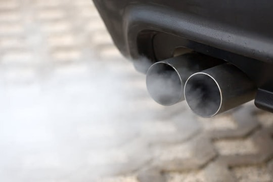 Khói trắng từ ống xả: Dấu hiệu nghiêm trọng cần chú ý