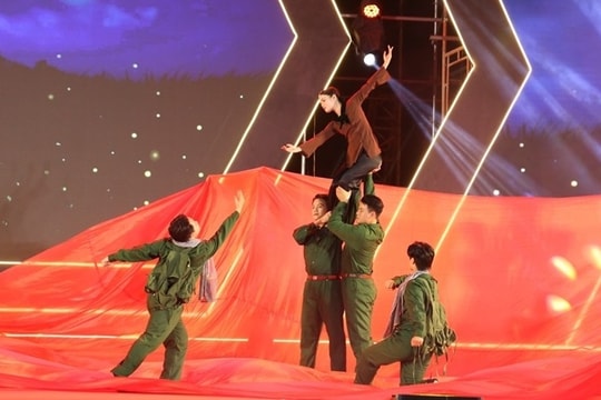 Ấn tượng chương trình nghệ thuật '60 năm bản hùng ca Hàm Rồng'