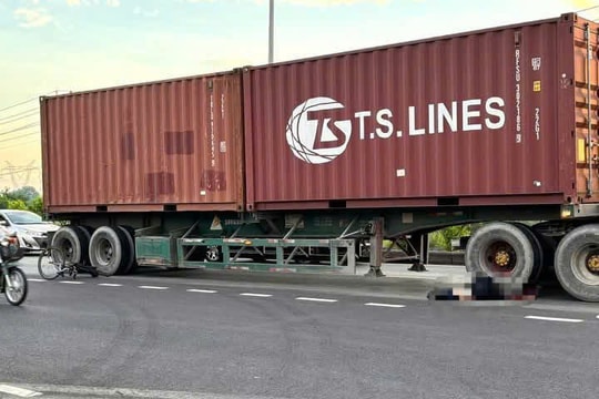 Điều tra vụ người phụ nữ đi xe đạp bị container cán tử vong