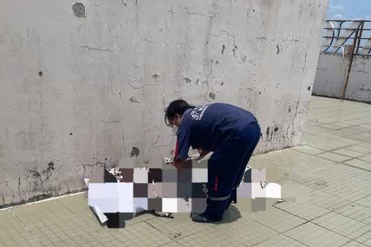 TP HCM: Phát hiện thi thể đang phân hủy nặng tại sân thượng chung cư