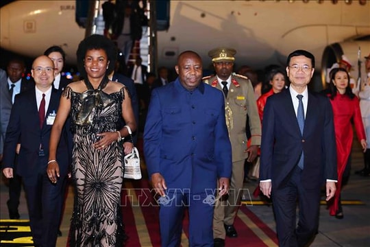 Tổng thống Cộng hòa Burundi đến Hà Nội, bắt đầu thăm cấp Nhà nước tới Việt Nam
