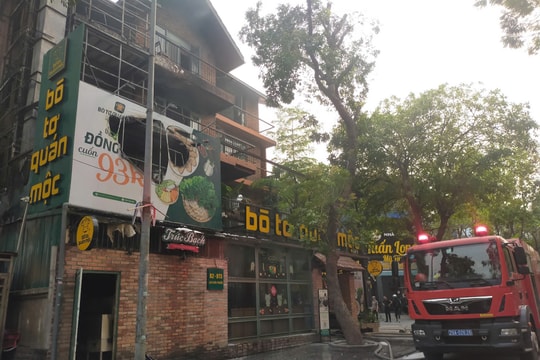 Hà Nội: Cháy lớn tại nhà hàng Bò Tơ Quán Mộc