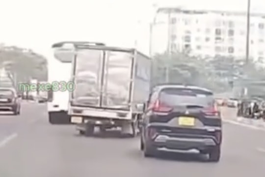 TP HCM: Công an truy tìm tài xế lái ô tô lạng lách như phim hành động