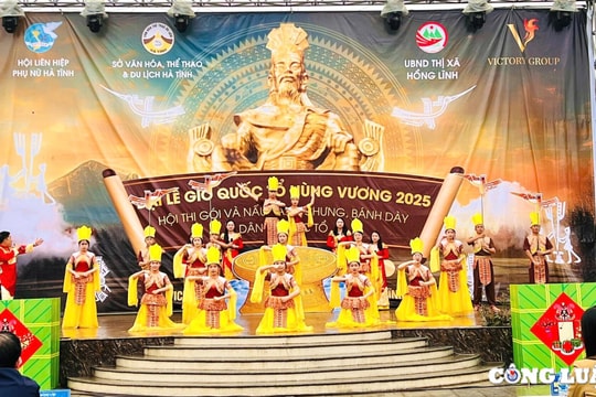 Phụ nữ Hà Tĩnh gói bánh chưng dâng Quốc Tổ Hùng Vương, lan tỏa giá trị truyền thống