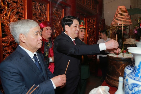 Chủ tịch nước Lương Cường dâng hương Giỗ Tổ Hùng Vương năm 2025