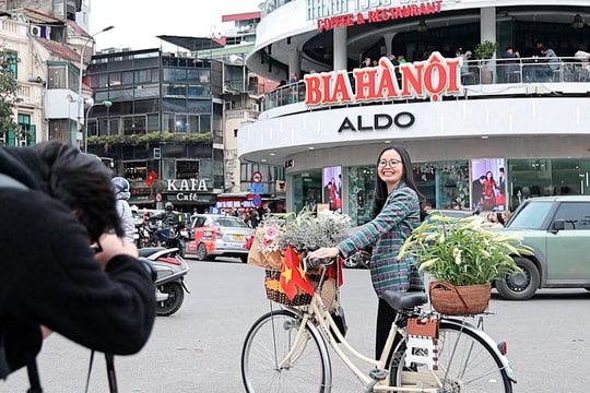 Người dân thủ đô rộn ràng vui chơi dịp Giỗ Tổ Hùng Vương