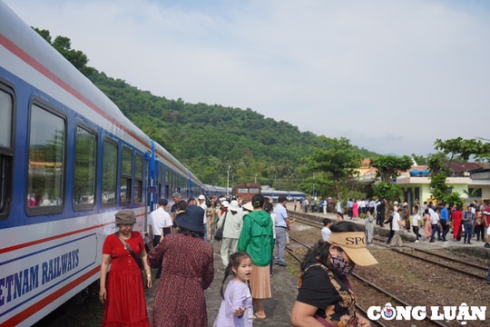 Dịp 30/4, đường sắt chạy “Đoàn tàu Thống nhất” được thiết kế riêng