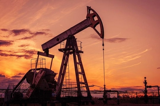 Giá dầu Urals của Nga giảm gần 10 USD một thùng kể từ đầu tháng 4