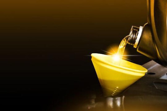 Bạn có nên sử dụng dầu nhớt dành cho xe ô tô chạy quãng dài không?