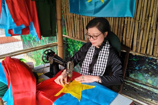 Triển lãm chuyên đề '50 năm vang mãi bản hùng ca'