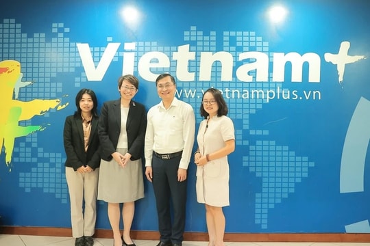 Báo VietnamPlus tiếp tục đẩy mạnh hợp tác thông tin với Đại sứ quán Nhật Bản