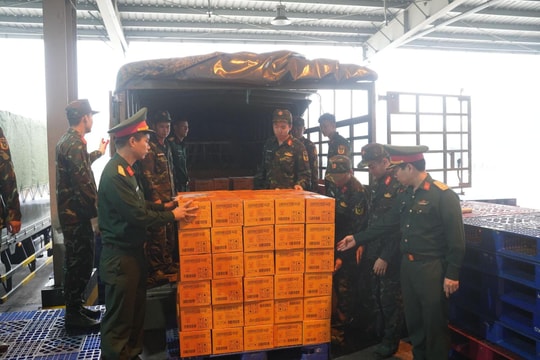 Vietnam Airlines vận chuyển gần 30 tấn hàng cứu trợ đến Myanmar