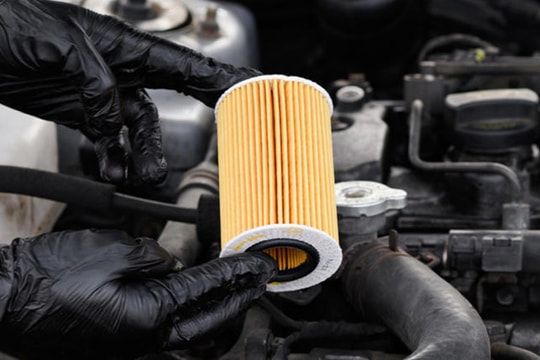 Có nên thay lọc dầu mỗi lần thay dầu xe?